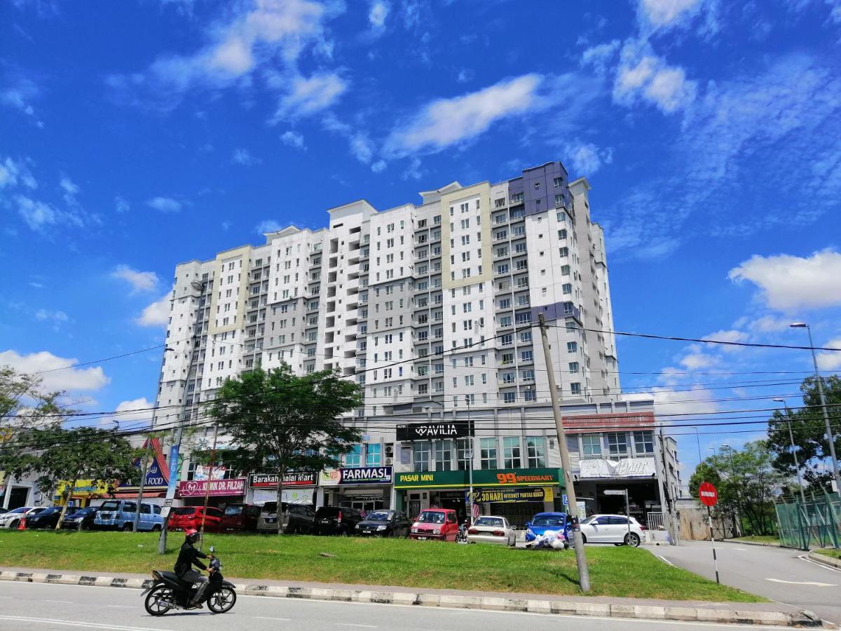 Tropika Homestay Bangi With 3 Bedrooms Kajang Exterior photo
